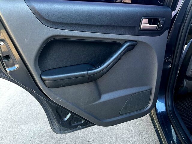 Серый Форд Фокус, объемом двигателя 1.6 л и пробегом 210 тыс. км за 4500 $, фото 9 на Automoto.ua