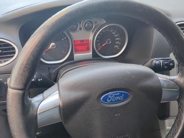 Серый Форд Фокус, объемом двигателя 0 л и пробегом 300 тыс. км за 5000 $, фото 2 на Automoto.ua