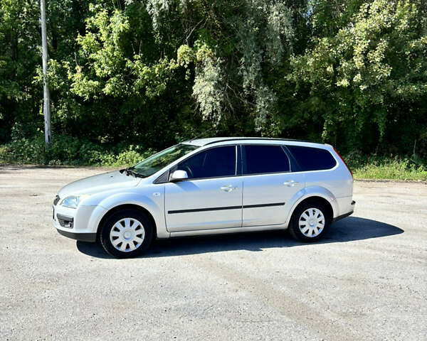 Серый Форд Фокус, объемом двигателя 1.6 л и пробегом 235 тыс. км за 4950 $, фото 3 на Automoto.ua