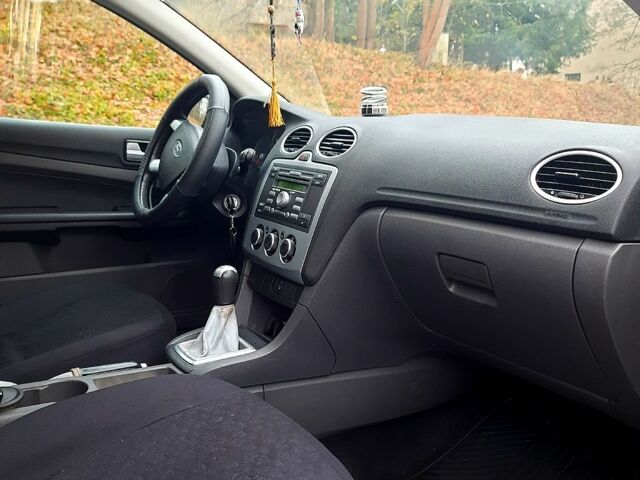 Серый Форд Фокус, объемом двигателя 1.6 л и пробегом 230 тыс. км за 3500 $, фото 8 на Automoto.ua