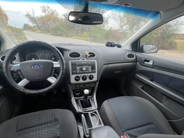 Сірий Форд Фокус, об'ємом двигуна 1.6 л та пробігом 209 тис. км за 4600 $, фото 6 на Automoto.ua