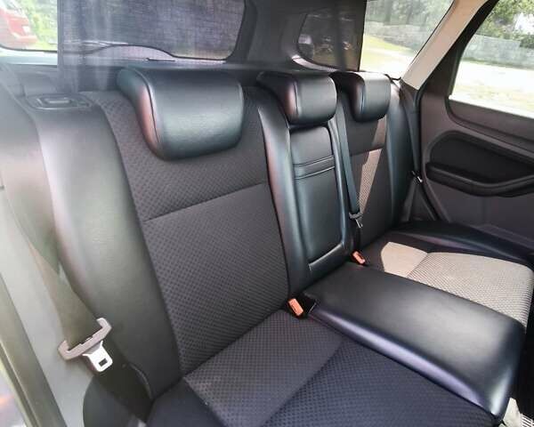 Серый Форд Фокус, объемом двигателя 1.6 л и пробегом 269 тыс. км за 5500 $, фото 17 на Automoto.ua