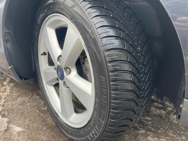 Серый Форд Фокус, объемом двигателя 1.8 л и пробегом 337 тыс. км за 2500 $, фото 7 на Automoto.ua