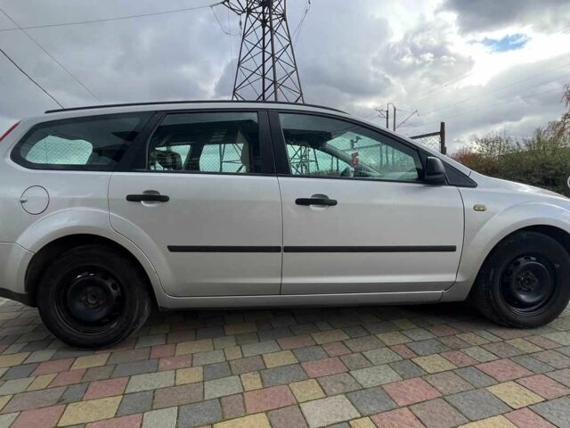 Серый Форд Фокус, объемом двигателя 1.6 л и пробегом 287 тыс. км за 4500 $, фото 7 на Automoto.ua