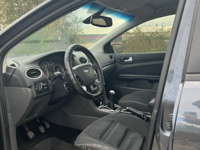 Сірий Форд Фокус, об'ємом двигуна 1.6 л та пробігом 209 тис. км за 4600 $, фото 4 на Automoto.ua