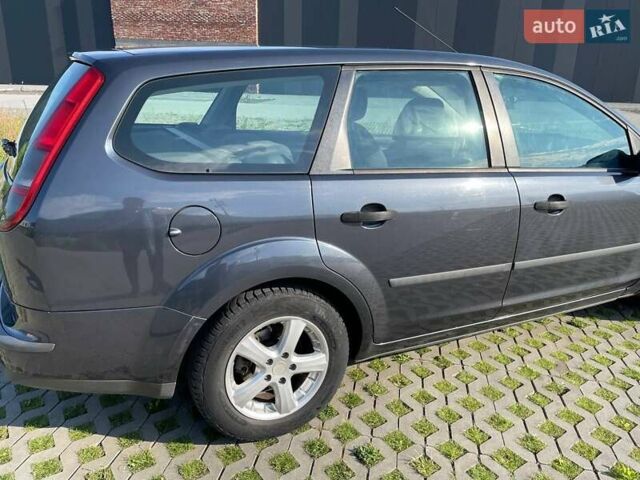 Серый Форд Фокус, объемом двигателя 1.6 л и пробегом 292 тыс. км за 4800 $, фото 7 на Automoto.ua