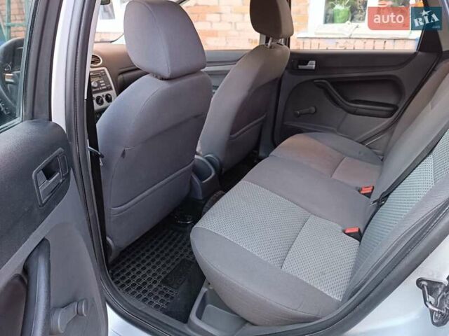Серый Форд Фокус, объемом двигателя 1.6 л и пробегом 359 тыс. км за 3899 $, фото 3 на Automoto.ua