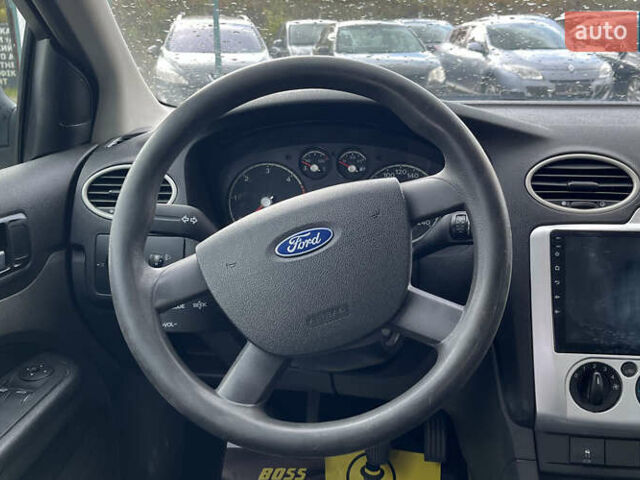 Серый Форд Фокус, объемом двигателя 1.56 л и пробегом 287 тыс. км за 4500 $, фото 10 на Automoto.ua