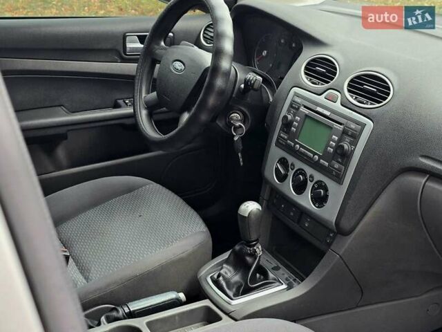 Серый Форд Фокус, объемом двигателя 1.56 л и пробегом 180 тыс. км за 3400 $, фото 27 на Automoto.ua