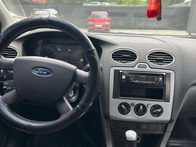 Серый Форд Фокус, объемом двигателя 1.6 л и пробегом 248 тыс. км за 4600 $, фото 11 на Automoto.ua