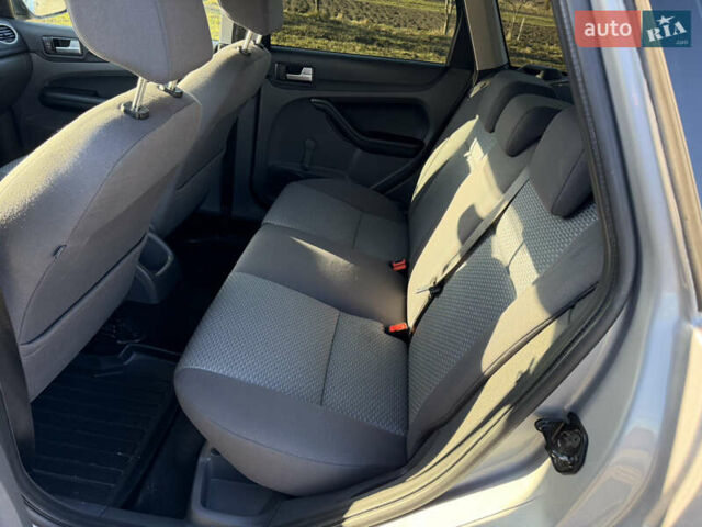 Серый Форд Фокус, объемом двигателя 1.6 л и пробегом 216 тыс. км за 4600 $, фото 18 на Automoto.ua