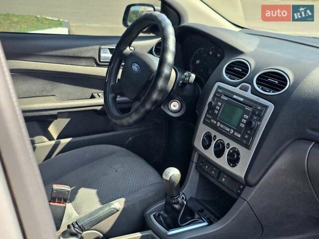 Сірий Форд Фокус, об'ємом двигуна 1.56 л та пробігом 180 тис. км за 3700 $, фото 24 на Automoto.ua