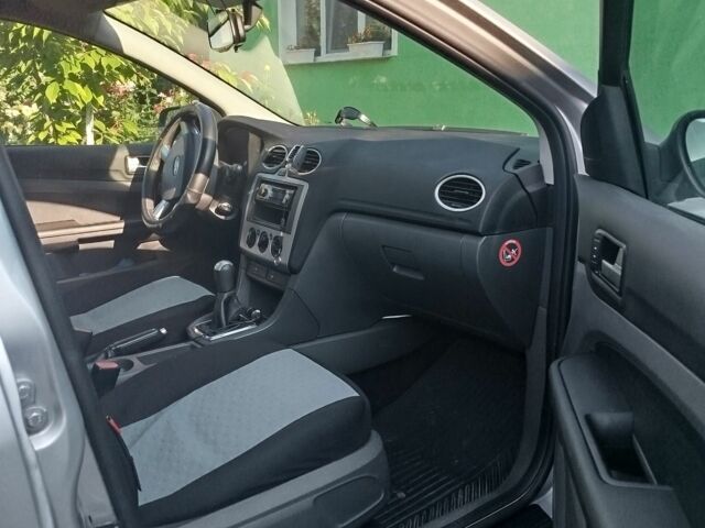 Серый Форд Фокус, объемом двигателя 1.6 л и пробегом 255 тыс. км за 3850 $, фото 5 на Automoto.ua