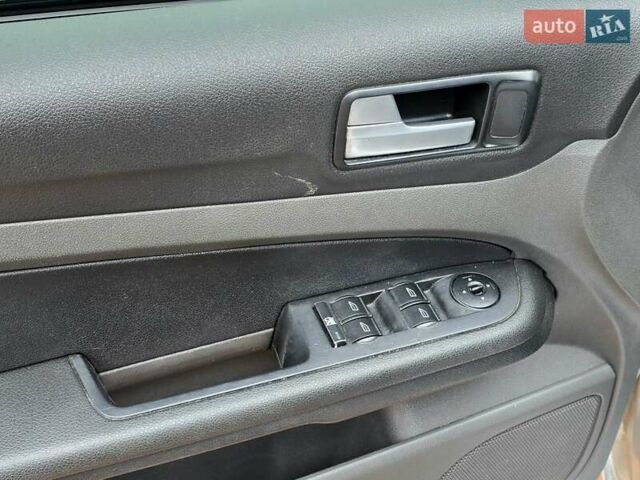 Серый Форд Фокус, объемом двигателя 1.56 л и пробегом 180 тыс. км за 3400 $, фото 12 на Automoto.ua