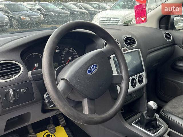 Серый Форд Фокус, объемом двигателя 1.56 л и пробегом 287 тыс. км за 4500 $, фото 9 на Automoto.ua