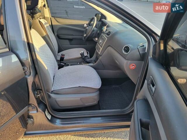 Сірий Форд Фокус, об'ємом двигуна 1.6 л та пробігом 319 тис. км за 5600 $, фото 4 на Automoto.ua