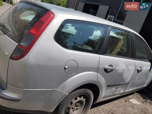 Серый Форд Фокус, объемом двигателя 1.6 л и пробегом 380 тыс. км за 4000 $, фото 3 на Automoto.ua