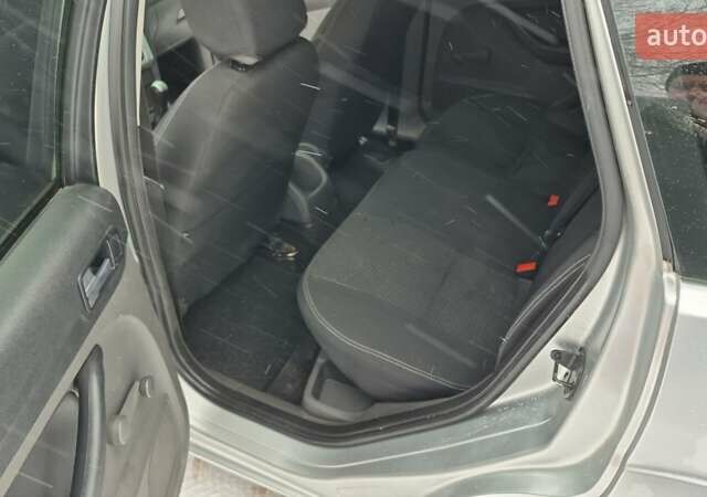 Сірий Форд Фокус, об'ємом двигуна 1.6 л та пробігом 231 тис. км за 4300 $, фото 6 на Automoto.ua