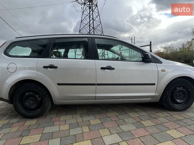 Серый Форд Фокус, объемом двигателя 1.56 л и пробегом 287 тыс. км за 4500 $, фото 7 на Automoto.ua