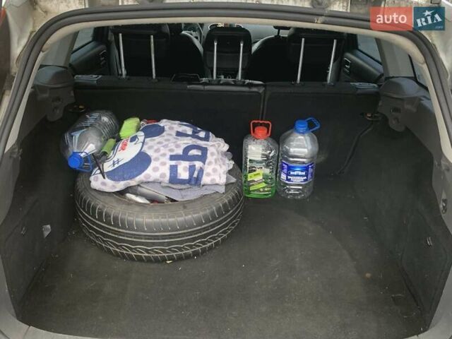 Серый Форд Фокус, объемом двигателя 1.6 л и пробегом 278 тыс. км за 3550 $, фото 8 на Automoto.ua