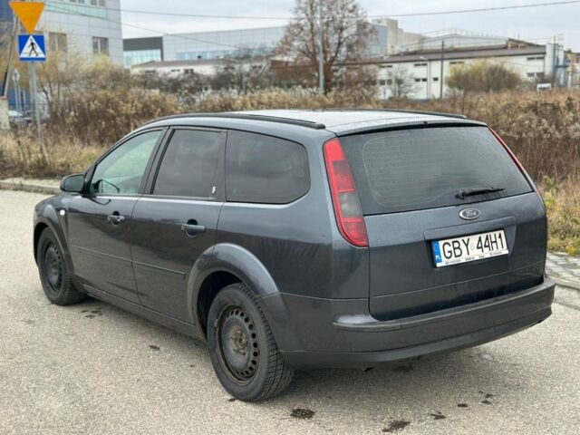 Серый Форд Фокус, объемом двигателя 1.6 л и пробегом 250 тыс. км за 1650 $, фото 2 на Automoto.ua