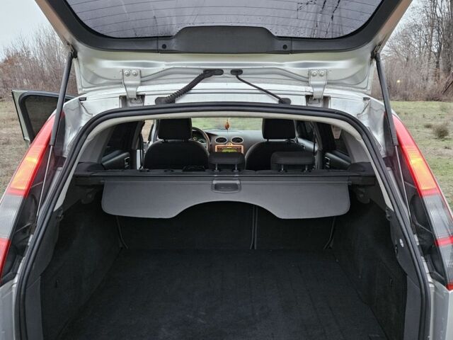 Серый Форд Фокус, объемом двигателя 1.8 л и пробегом 220 тыс. км за 4950 $, фото 15 на Automoto.ua