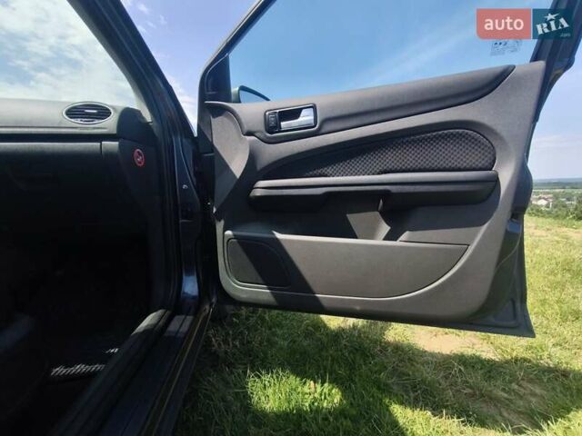 Серый Форд Фокус, объемом двигателя 1.6 л и пробегом 269 тыс. км за 5500 $, фото 8 на Automoto.ua
