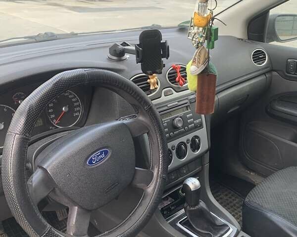 Серый Форд Фокус, объемом двигателя 1.6 л и пробегом 278 тыс. км за 3550 $, фото 9 на Automoto.ua