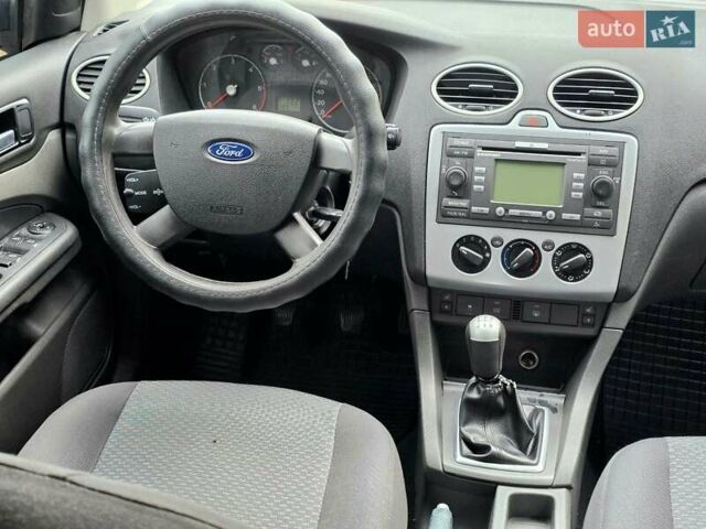 Серый Форд Фокус, объемом двигателя 1.56 л и пробегом 180 тыс. км за 3400 $, фото 24 на Automoto.ua