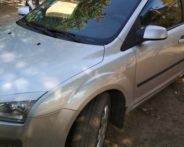 Серый Форд Фокус, объемом двигателя 1.6 л и пробегом 367 тыс. км за 4450 $, фото 3 на Automoto.ua