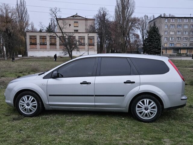 Серый Форд Фокус, объемом двигателя 1.8 л и пробегом 220 тыс. км за 4950 $, фото 7 на Automoto.ua