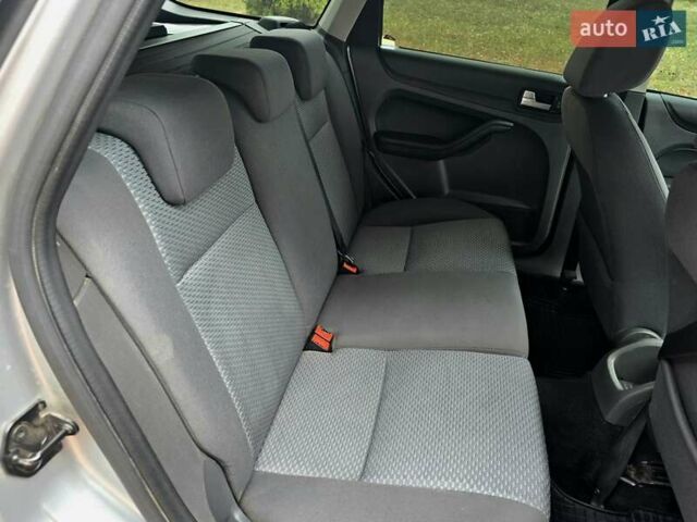 Серый Форд Фокус, объемом двигателя 1.56 л и пробегом 180 тыс. км за 3400 $, фото 22 на Automoto.ua