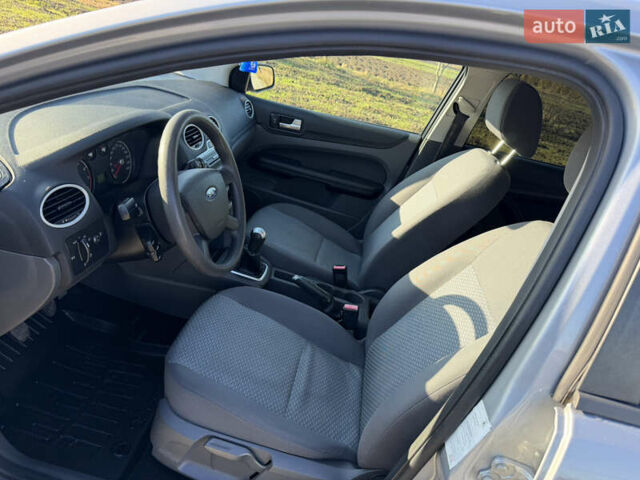 Серый Форд Фокус, объемом двигателя 1.6 л и пробегом 216 тыс. км за 4600 $, фото 17 на Automoto.ua