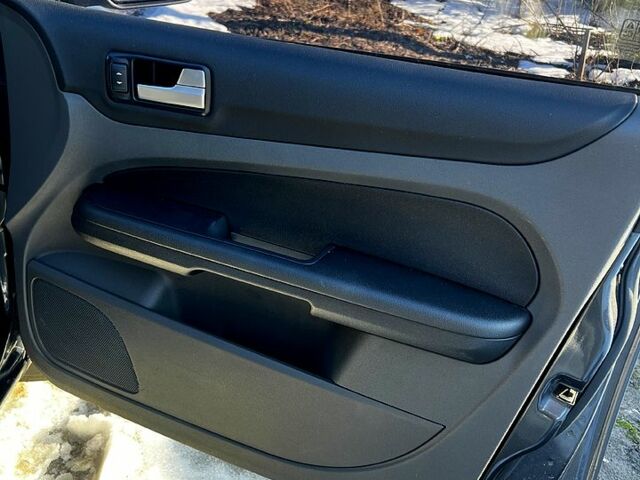 Серый Форд Фокус, объемом двигателя 1.6 л и пробегом 210 тыс. км за 4500 $, фото 8 на Automoto.ua