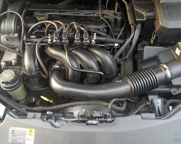 Серый Форд Фокус, объемом двигателя 1.6 л и пробегом 400 тыс. км за 6000 $, фото 1 на Automoto.ua