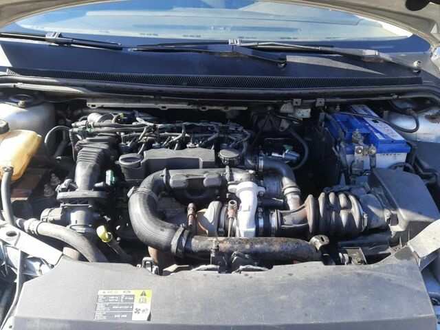Серый Форд Фокус, объемом двигателя 0.16 л и пробегом 270 тыс. км за 4250 $, фото 5 на Automoto.ua