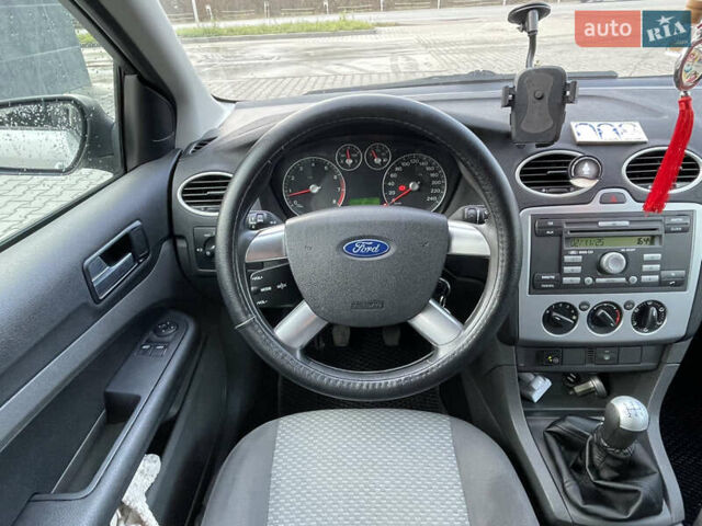 Серый Форд Фокус, объемом двигателя 1.6 л и пробегом 277 тыс. км за 4400 $, фото 15 на Automoto.ua