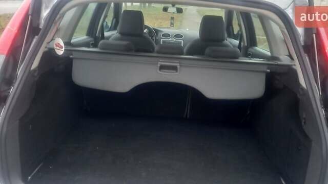 Серый Форд Фокус, объемом двигателя 1.6 л и пробегом 200 тыс. км за 4600 $, фото 6 на Automoto.ua