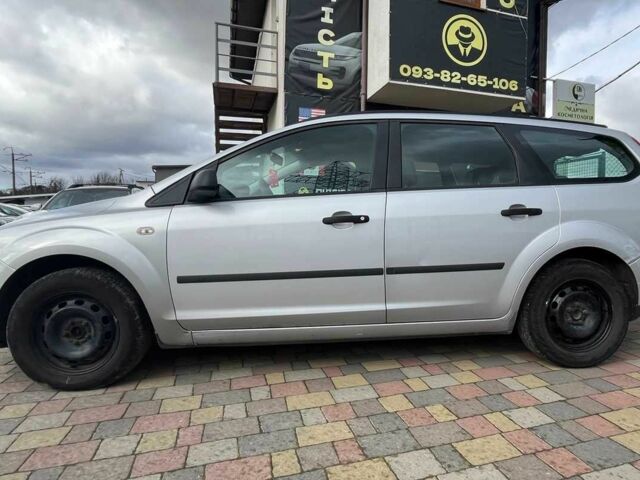 Серый Форд Фокус, объемом двигателя 1.6 л и пробегом 287 тыс. км за 4500 $, фото 3 на Automoto.ua