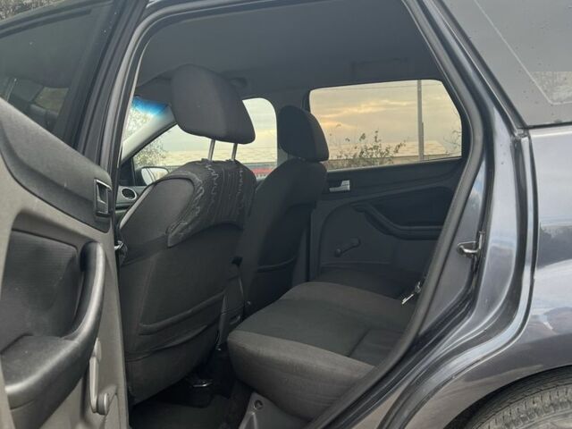 Сірий Форд Фокус, об'ємом двигуна 1.6 л та пробігом 209 тис. км за 4600 $, фото 5 на Automoto.ua