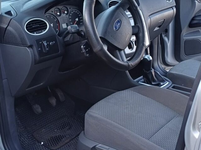 Сірий Форд Фокус, об'ємом двигуна 1.6 л та пробігом 243 тис. км за 4499 $, фото 5 на Automoto.ua