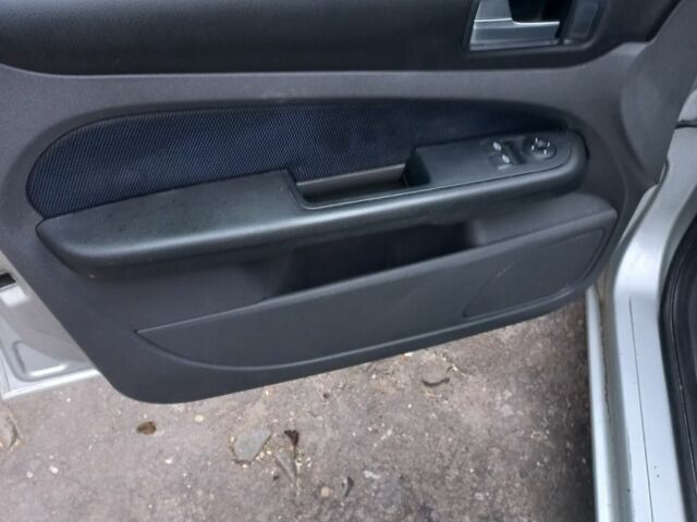 Серый Форд Фокус, объемом двигателя 0 л и пробегом 293 тыс. км за 3800 $, фото 9 на Automoto.ua