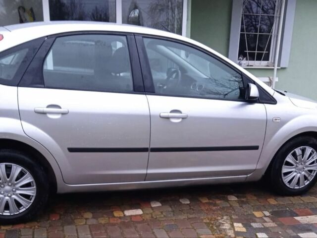 Серый Форд Фокус, объемом двигателя 1.6 л и пробегом 212 тыс. км за 4800 $, фото 2 на Automoto.ua