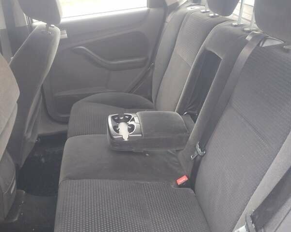 Серый Форд Фокус, объемом двигателя 1.6 л и пробегом 277 тыс. км за 3900 $, фото 4 на Automoto.ua