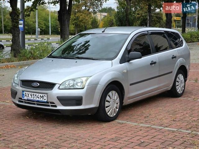 Серый Форд Фокус, объемом двигателя 1.56 л и пробегом 180 тыс. км за 3400 $, фото 1 на Automoto.ua