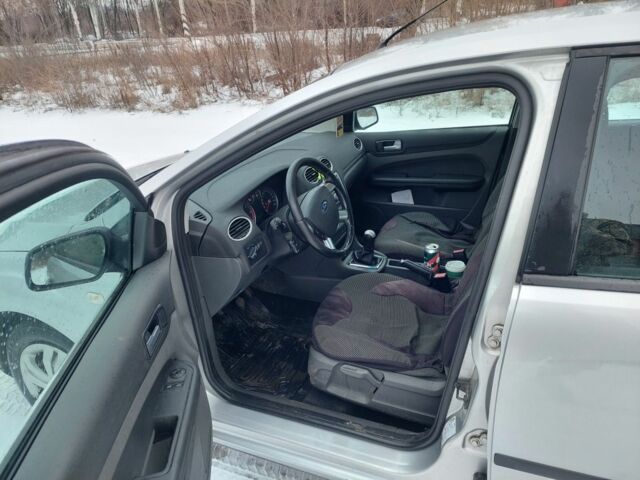 Серый Форд Фокус, объемом двигателя 1.6 л и пробегом 300 тыс. км за 3800 $, фото 7 на Automoto.ua