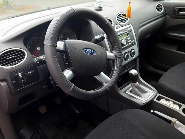 Серый Форд Фокус, объемом двигателя 1.6 л и пробегом 230 тыс. км за 3500 $, фото 6 на Automoto.ua