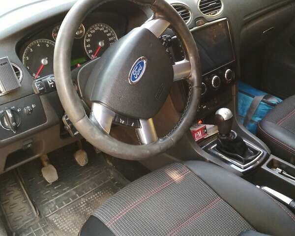 Серый Форд Фокус, объемом двигателя 1.6 л и пробегом 367 тыс. км за 4450 $, фото 5 на Automoto.ua