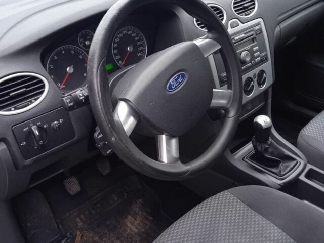 Серый Форд Фокус, объемом двигателя 1.6 л и пробегом 212 тыс. км за 4800 $, фото 3 на Automoto.ua