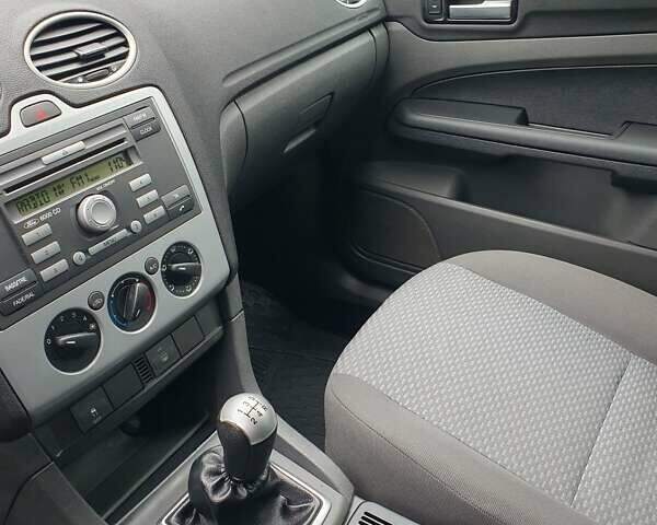 Сірий Форд Фокус, об'ємом двигуна 1.6 л та пробігом 229 тис. км за 4999 $, фото 37 на Automoto.ua